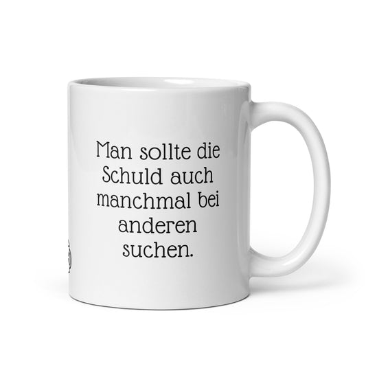 Man sollte die Schuld auch manchmal bei anderen suchen. | MUG THAT | Kaffeetassen und Becher mit lustigen Sprüchen